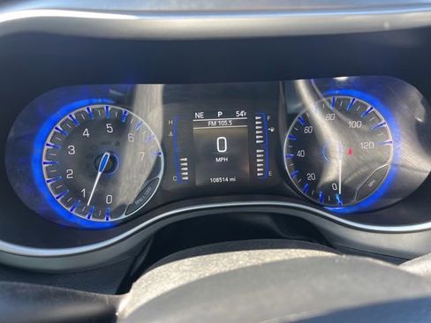 Used 2020 Chrysler Pacifica Touring-L w/ S Appearance Package FWD image 38