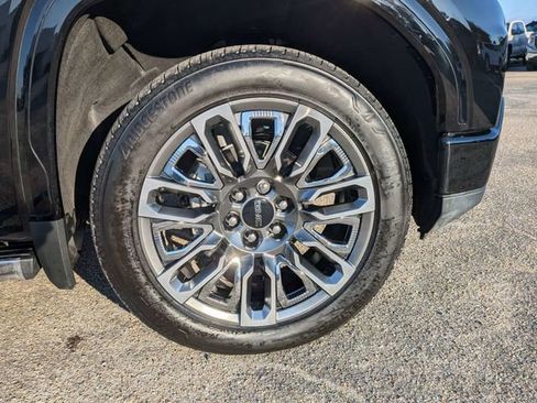 Used 2025 GMC Sierra 1500 Denali Ultimate image 10