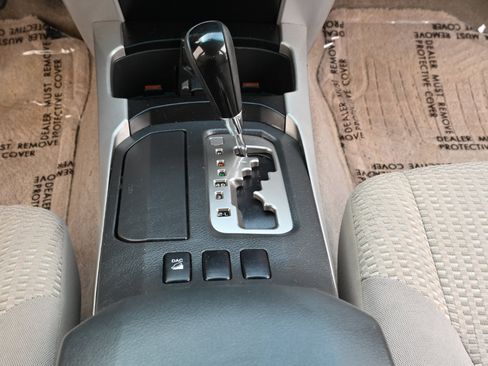Used 2006 Toyota 4Runner SR5 AWD/4WD image 25