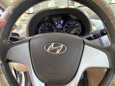 Used 2013 Hyundai Accent GLS FWD image 7