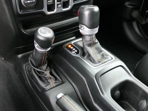 Used 2021 Jeep Wrangler Unlimited Sahara image 21