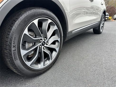 Certified 2022 Lincoln Nautilus Reserve image 12