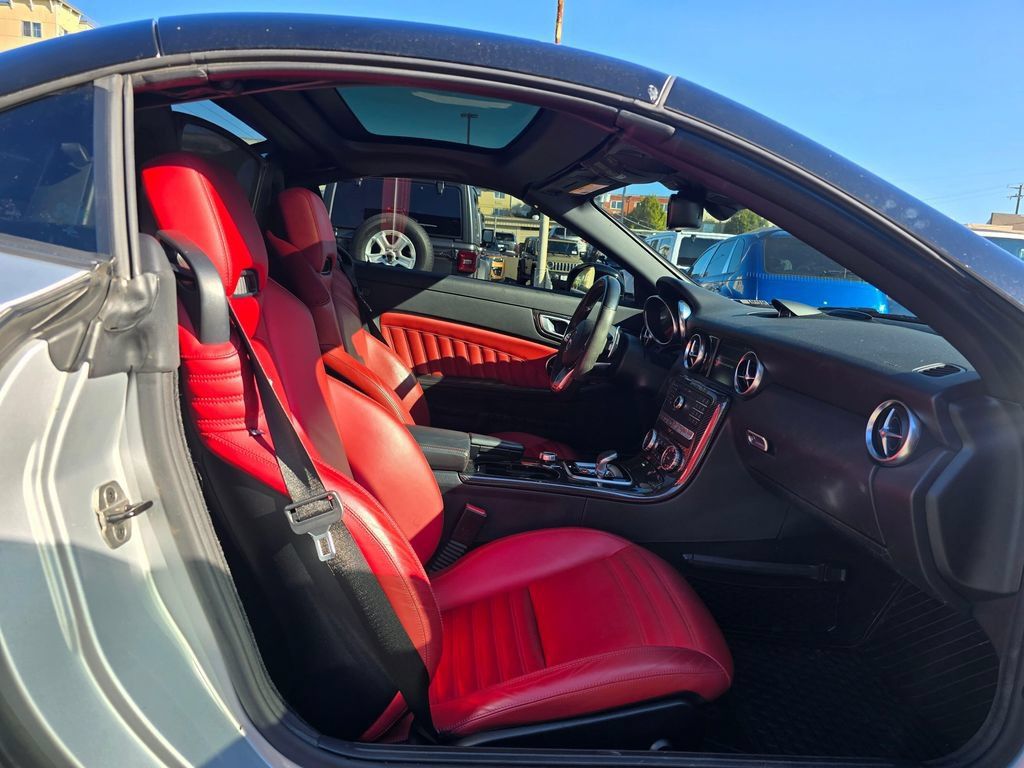 Used 2018 Mercedes-Benz SLC 43 AMG image 12