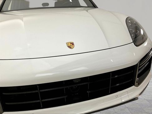 Used 2022 Porsche Cayenne Turbo AWD/4WD image 30