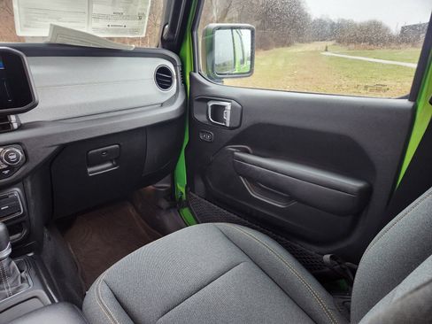 Used 2025 Jeep Gladiator Nighthawk image 21