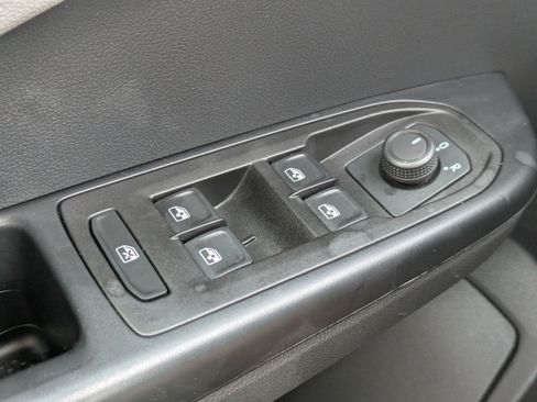 Certified 2023 Volkswagen Taos S FWD image 22