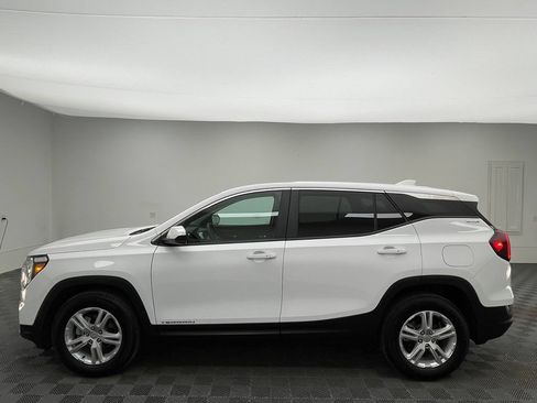 Used 2024 GMC Terrain SLE FWD image 10