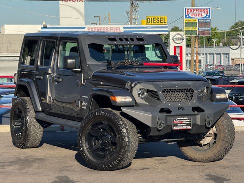 Used 2018 Jeep Wrangler Unlimited Sahara w/ Safety Group AWD/4WD image 11