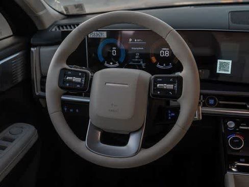 Used 2025 Hyundai Santa Fe SEL FWD image 18