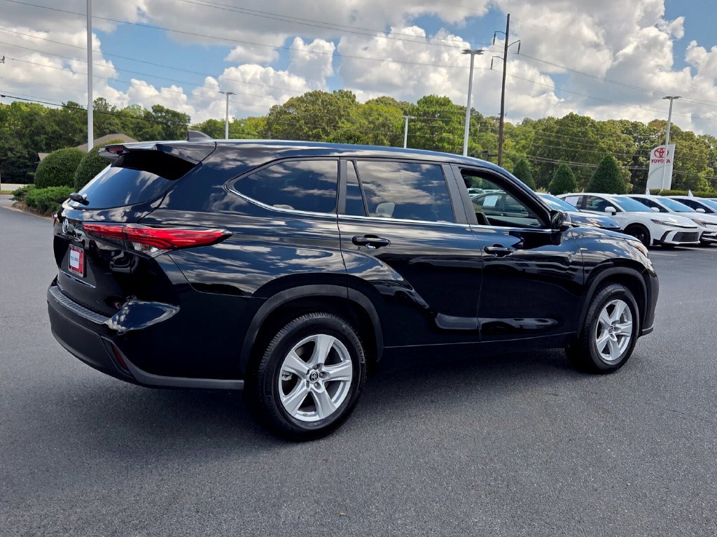 Used 2023 Toyota Highlander L FWD image 14
