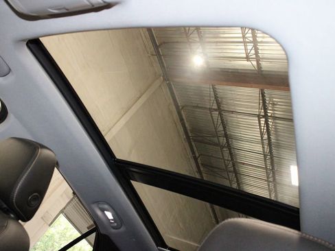 Used 2021 Chevrolet Equinox Premier image 16