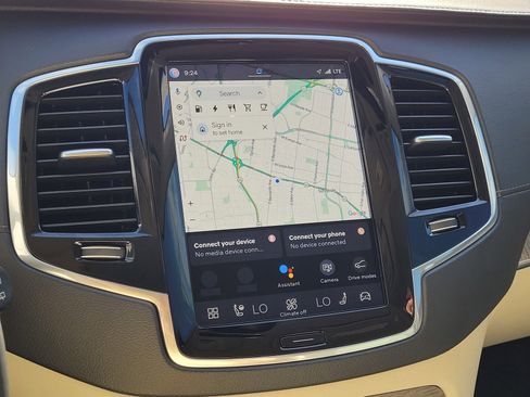 Certified 2023 Volvo XC90 T8 Ultimate w/ Lounge Package image 24