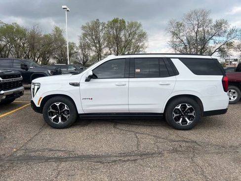 Used 2025 GMC Yukon AT4 w/ AT4 Premium Plus Package AWD/4WD image 5