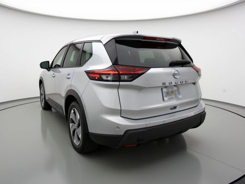 Used 2025 Nissan Rogue SV image 6
