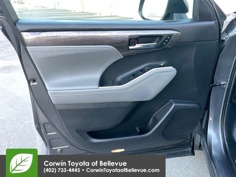 Used 2023 Toyota Highlander Limited image 10