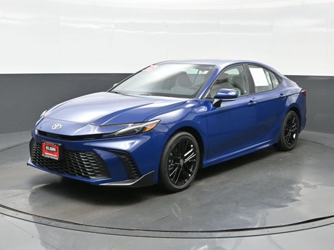 Used 2026 Toyota Camry SE image 2