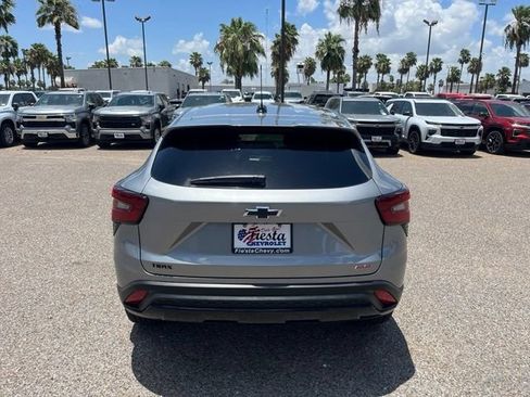 Used 2026 Chevrolet Trax RS FWD image 8