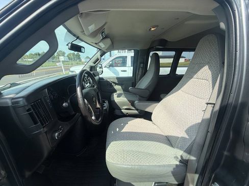 Used 2016 Chevrolet Express 3500 LT w/ LT Preferred Equipment Group RWD image 8