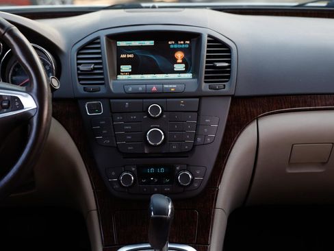 Used 2013 Buick Regal Premium image 32