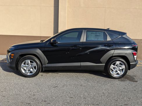 New 2025 Hyundai Kona SE image 9