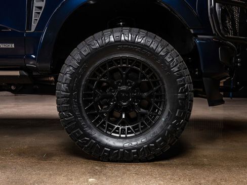 Used 2025 Ford F350 Platinum image 12