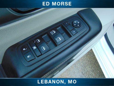 Used 2023 Chrysler Pacifica Touring-L image 17