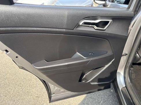 Used 2024 Kia Sportage LX image 19