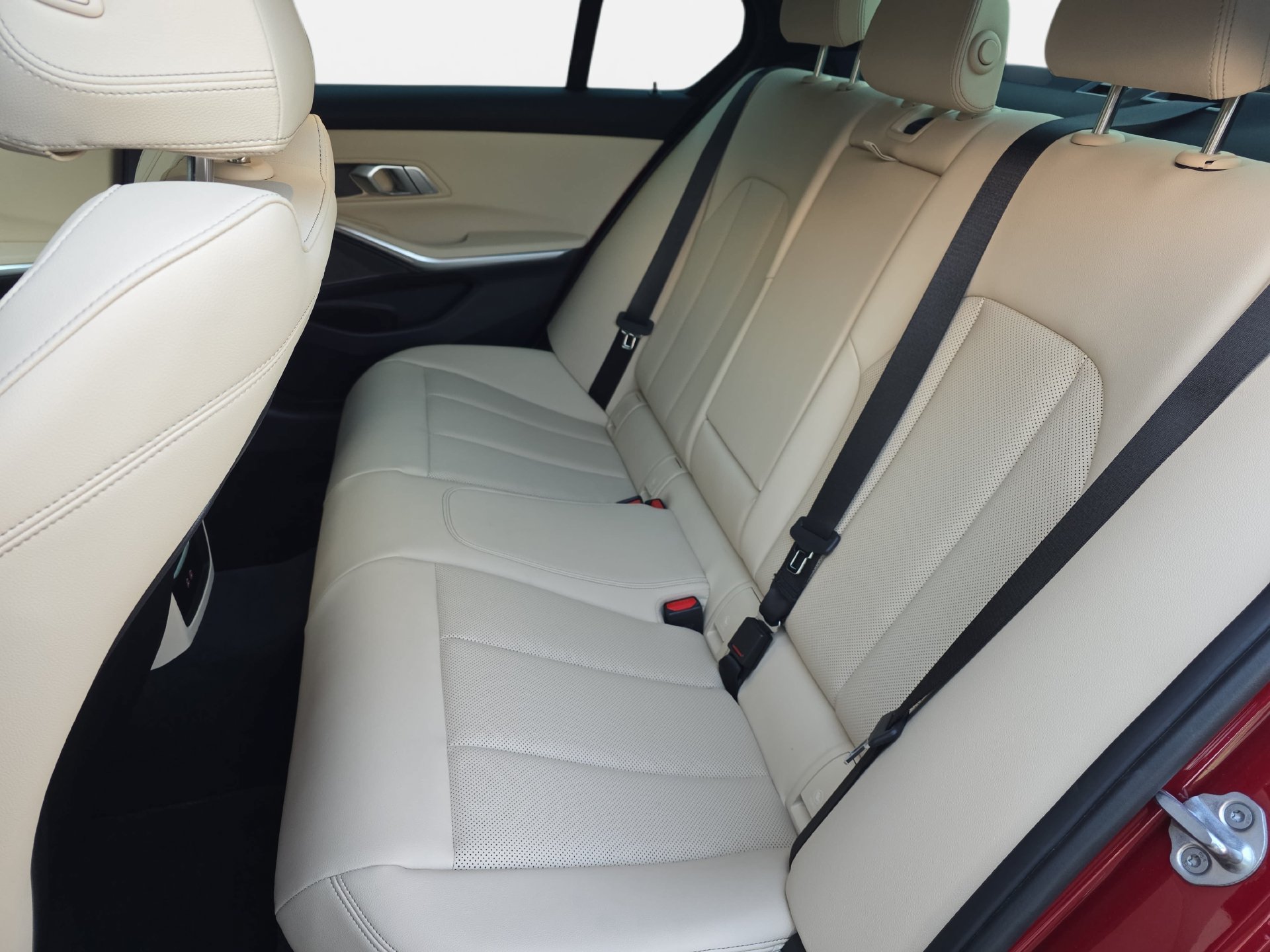 Used 2025 BMW 330i xDrive Sedan w/ M Sport Package AWD/4WD image 13