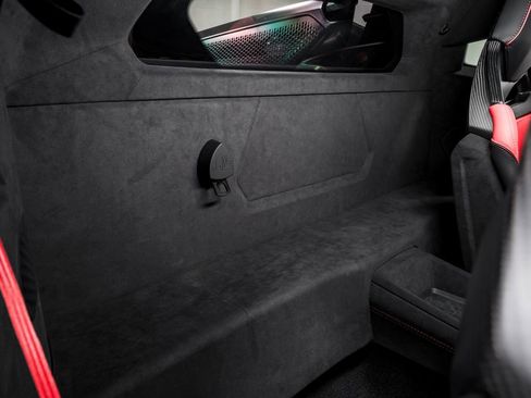 Used 2025 Lamborghini Revuelto image 31