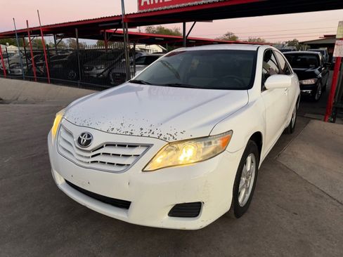 Used 2010 Toyota Camry LE image 5