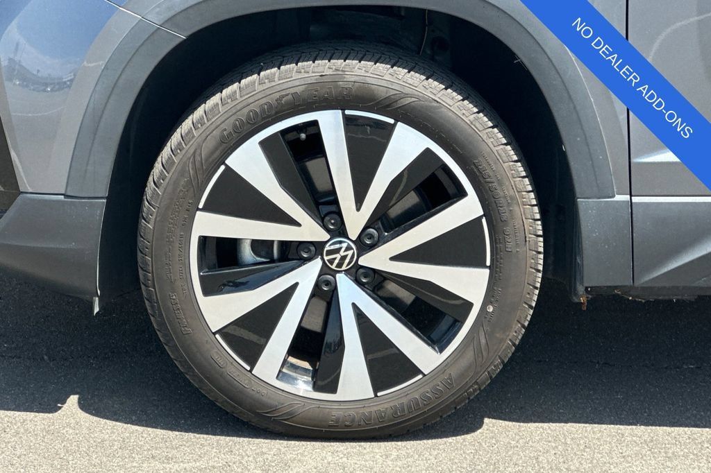 Used 2022 Volkswagen Taos SE FWD image 32