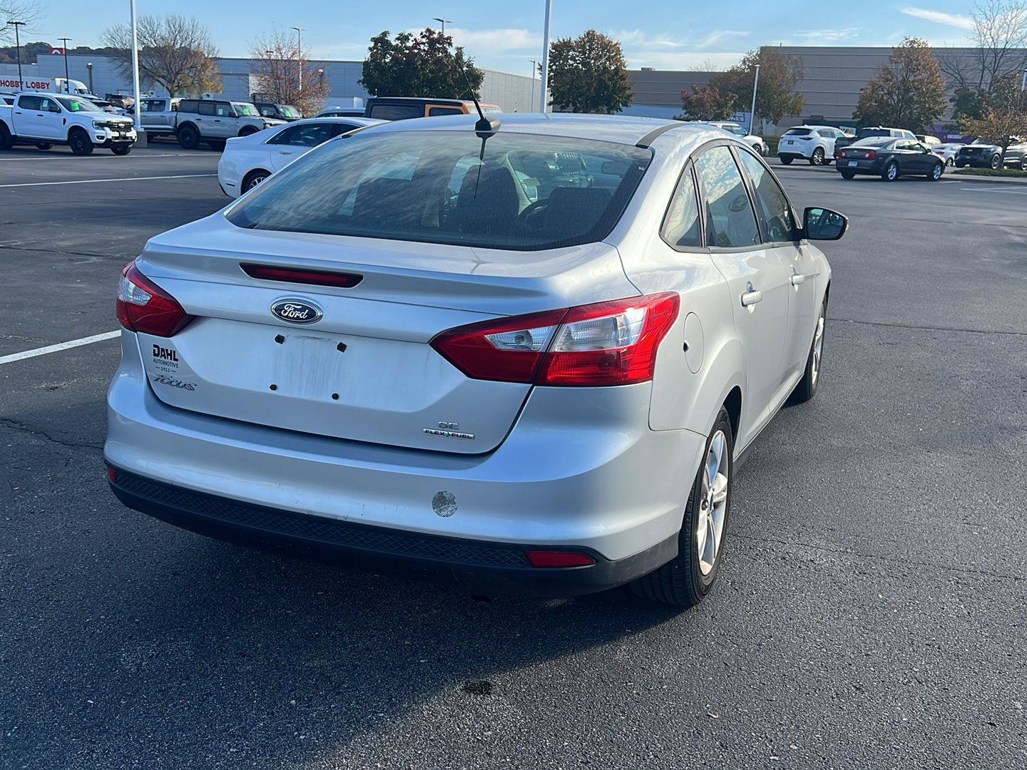 Used 2014 Ford Focus SE FWD image 6