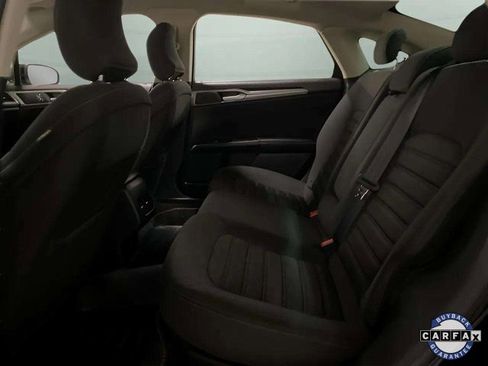 Used 2019 Ford Fusion SE image 18