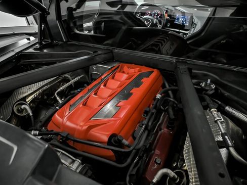 Used 2021 Chevrolet Corvette Stingray Coupe w/ Z51 Performance Package image 18