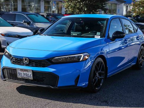 Used 2025 Honda Civic Sport image 3