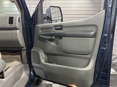 Used 2019 Nissan NV 3500 SL image 34