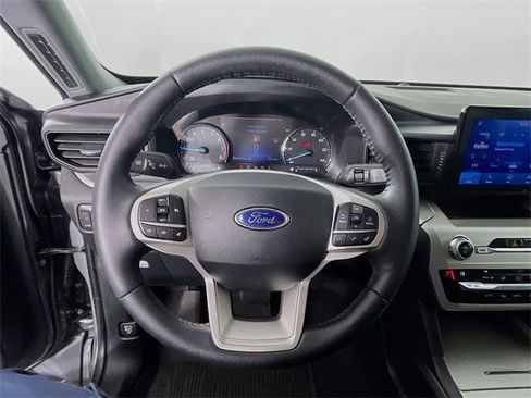 Used 2021 Ford Explorer XLT image 12