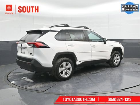 Used 2021 Toyota RAV4 XLE w/ Convenience Package image 2