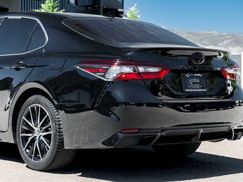 Used 2022 Toyota Camry SE w/ Convenience Package FWD image 11