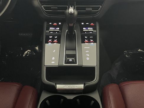 Used 2024 Porsche Macan S image 20