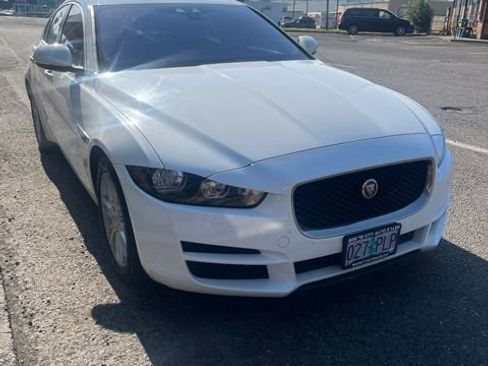 Used 2019 Jaguar XE Premium RWD image 3