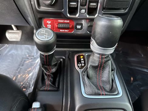 Used 2020 Jeep Wrangler Unlimited Rubicon AWD/4WD image 34
