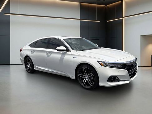 Used 2022 Honda Accord Touring image 8
