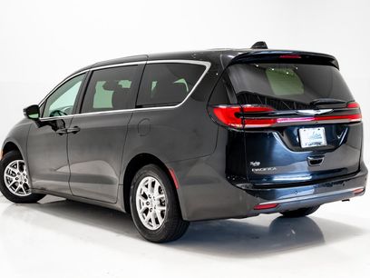 Used 2023 Chrysler Pacifica Touring