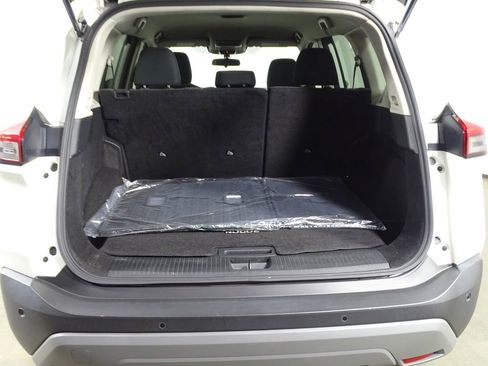 Used 2023 Nissan Rogue SV image 10