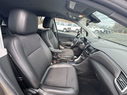 Used 2022 Chevrolet Trax LT w/ Sport Edition image 29