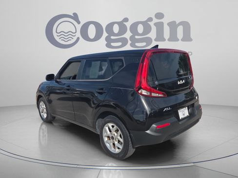 Used 2022 Kia Soul S FWD image 3