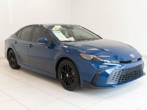 Used 2025 Toyota Camry SE w/ Convenience Package FWD image 7