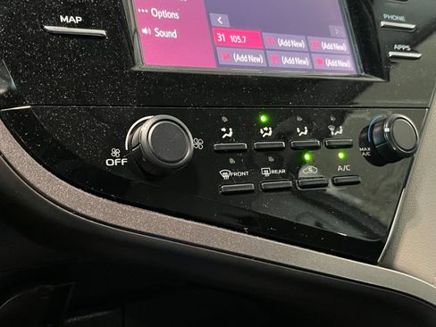 Used 2019 Toyota Camry LE FWD image 21