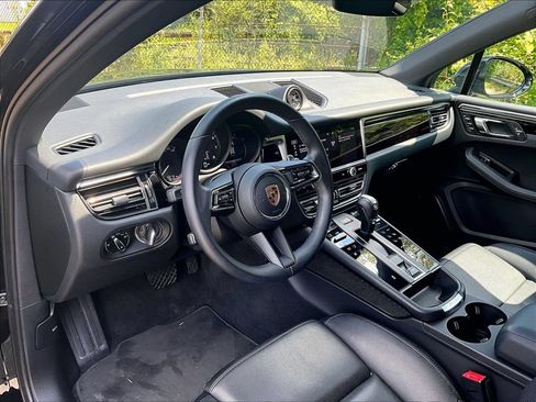Certified 2023 Porsche Macan AWD/4WD image 4